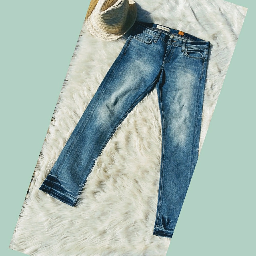 🖤Anthropologie Med wash Jeans